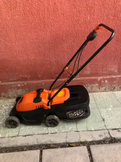 Cortacésped Eléctrico Black+Decker 1000W 30cm - miniatura 4