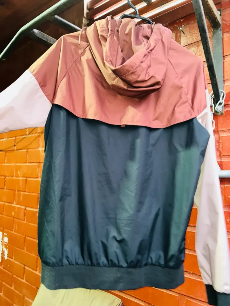 Cortaviento Nike para hombre color marrón y negro - 4