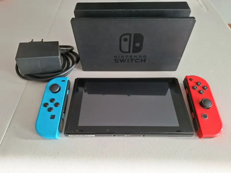 Nintendo Switch con accesorios y 1 juego - 1