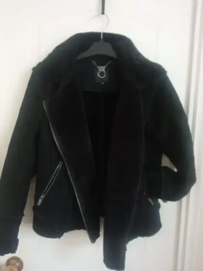 Chaqueta negra con piel interior talla 42 - miniatura 2