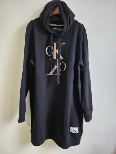 Vestido sudadera negro Calvin Klein con logo - miniatura 2