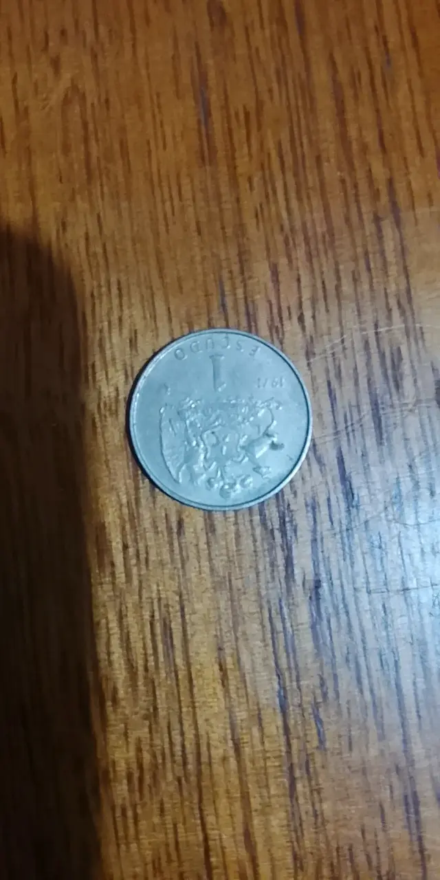 Moneda antigua de 1 escudo chileno - 1