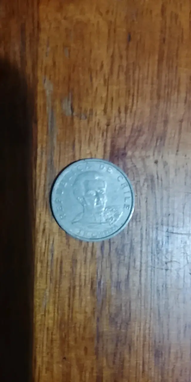 Moneda antigua de 1 escudo chileno - 2