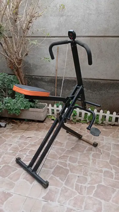 Máquina de ejercicios vertical para abdominales - miniatura 1