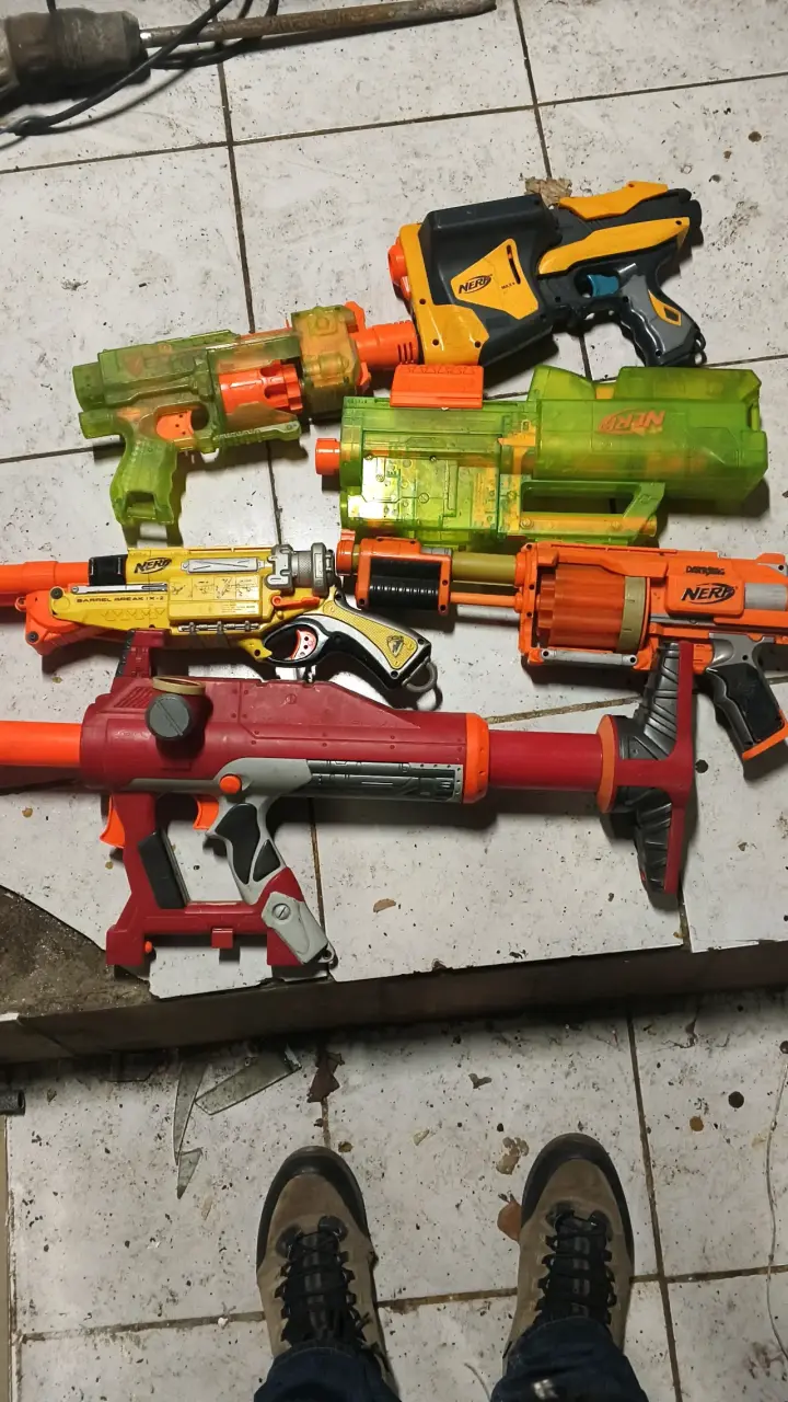 Lote de pistolas Nerf de varios modelos - 2