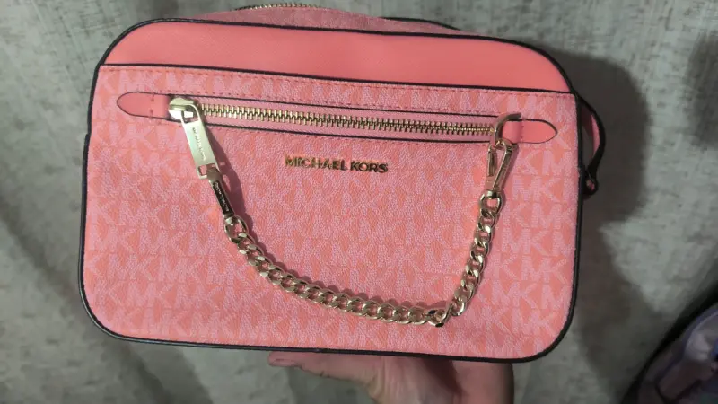 Bolso cruzado Michael Kors rosa con cadena - 1