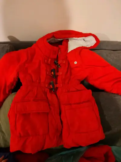 Abrigo rojo para niñas - miniatura 1