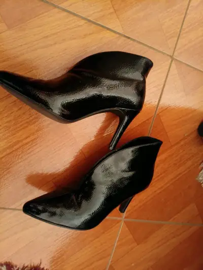 Botines de charol negro con tacón - miniatura 2