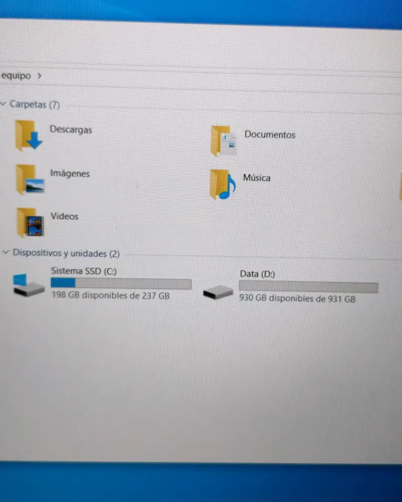 Laptop Lenovo Ideapad con SSD y HDD - 4