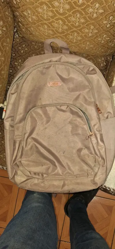 Mochilas y peluches variados en buen estado - miniatura 2