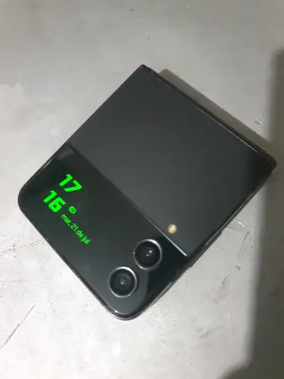 Samsung Galaxy Z Flip 4 en buen estado - miniatura 5