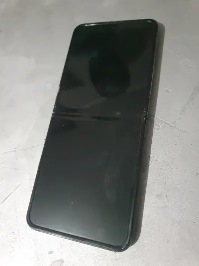 Samsung Galaxy Z Flip 4 en buen estado - miniatura 6