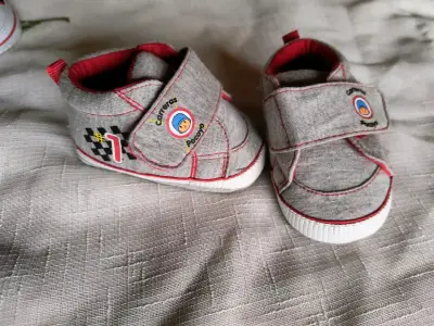 Zapatillas de bebé Pocoyo grises con velcro - miniatura 1