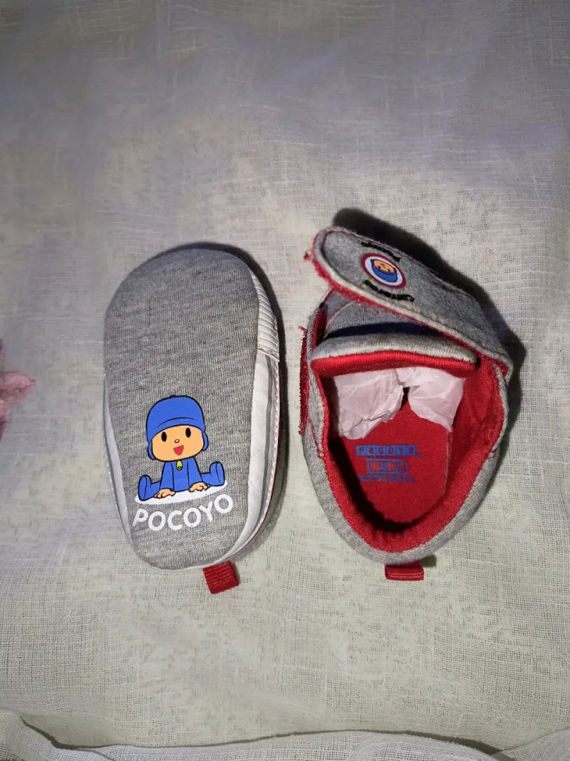 Zapatillas de bebé Pocoyo grises con velcro - 2
