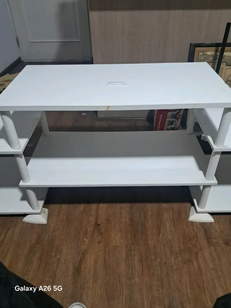 Estante de madera blanco con tres niveles - 2