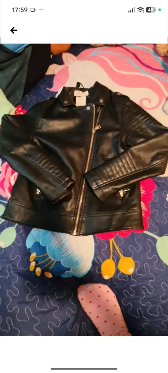 Chaqueta de cuero negra para niña