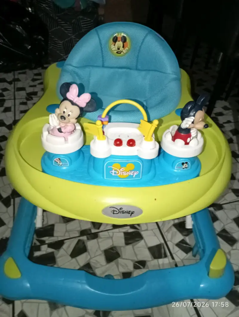 Andador Disney para bebé con juguetes interactivos - 1