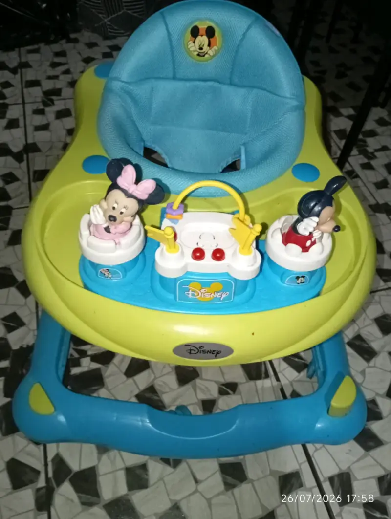 Andador Disney para bebé con juguetes interactivos - 2