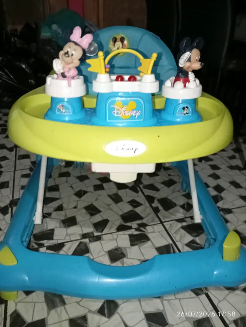 Andador Disney para bebé con juguetes interactivos - 3