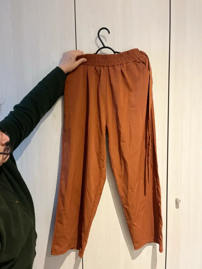 Pantalones anchos color terracota para mujer