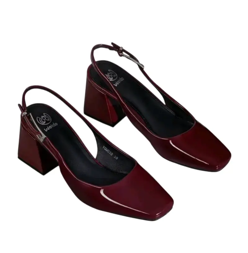 Zapatos de tacón burdeos con hebilla
