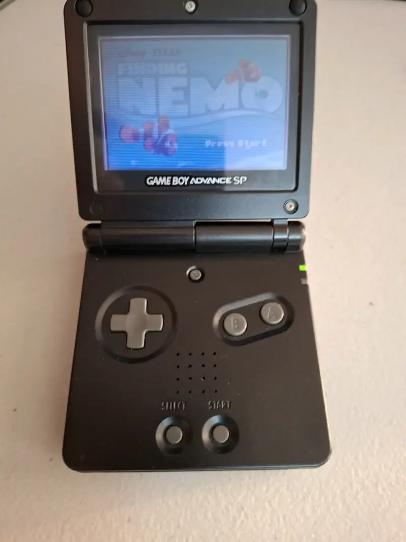 Game Boy Advance SP con juego y cargador - 4