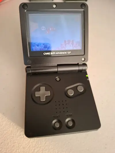 Game Boy Advance SP con juego y cargador - miniatura 5
