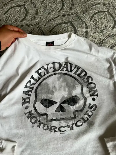 Polera Harley-Davidson blanca con diseño de calavera - miniatura 2