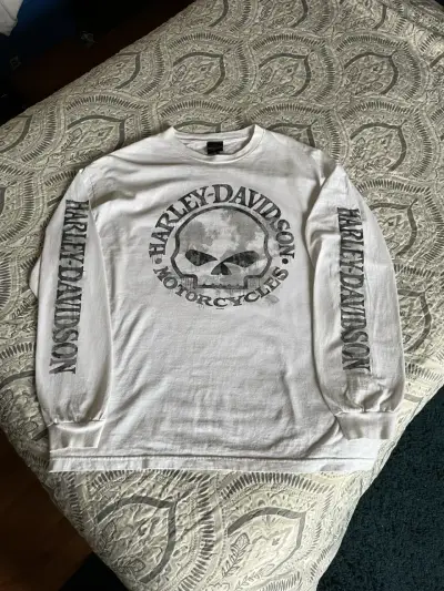 Polera Harley-Davidson blanca con diseño de calavera - miniatura 3