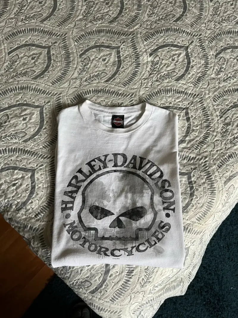 Polera Harley-Davidson blanca con diseño de calavera - 5