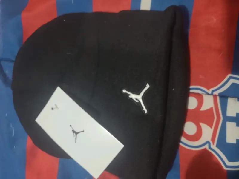 Gorro negro Jordan y Nike