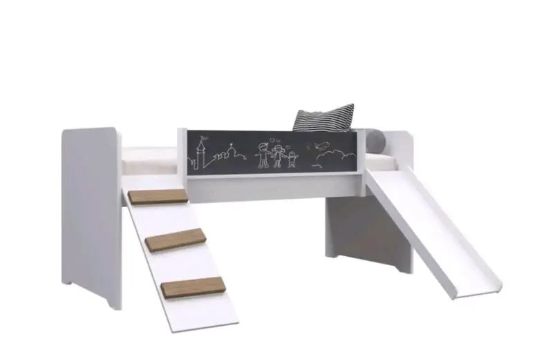 Cama infantil con tobogán y pizarra