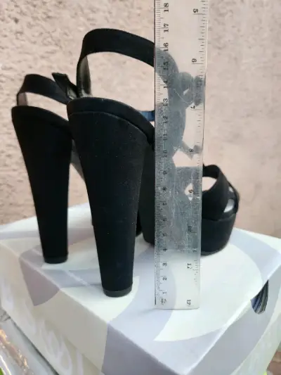 Sandalias de tacón alto negras elegantes - miniatura 3