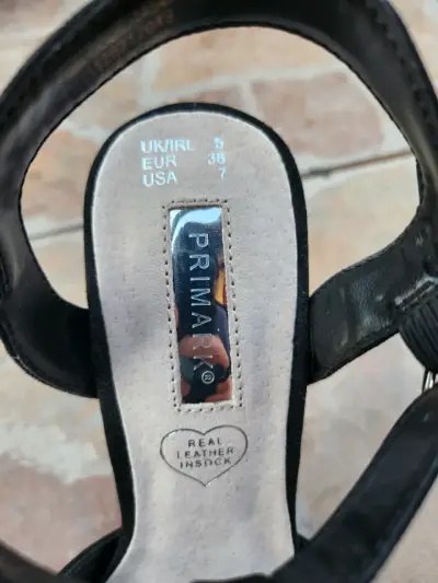 Sandalias de tacón alto negras elegantes - miniatura 5