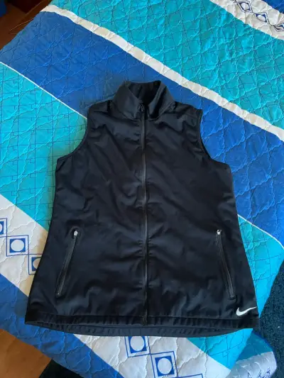 Chaleco sin mangas Nike negro para hombre - miniatura 1