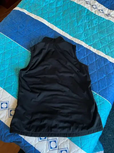 Chaleco sin mangas Nike negro para hombre - miniatura 4