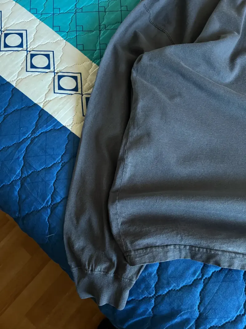 Polera manga larga Carhartt gris con bolsillo - 3