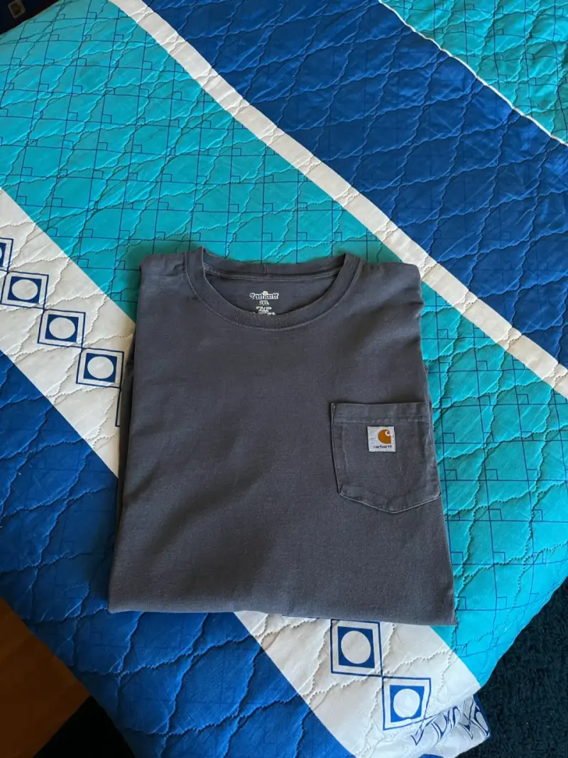 Polera manga larga Carhartt gris con bolsillo - 4