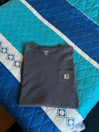 Polera manga larga Carhartt gris con bolsillo - miniatura 4