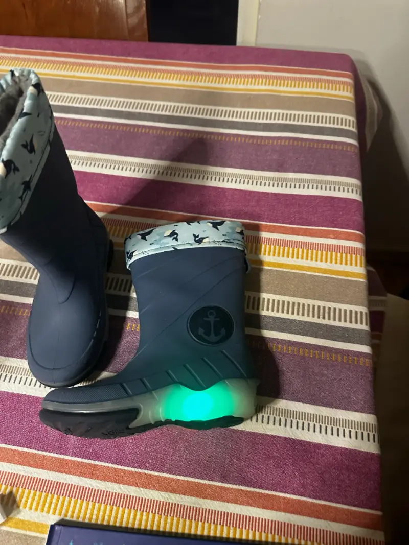 Botas de lluvia para niños con luces LED - 1