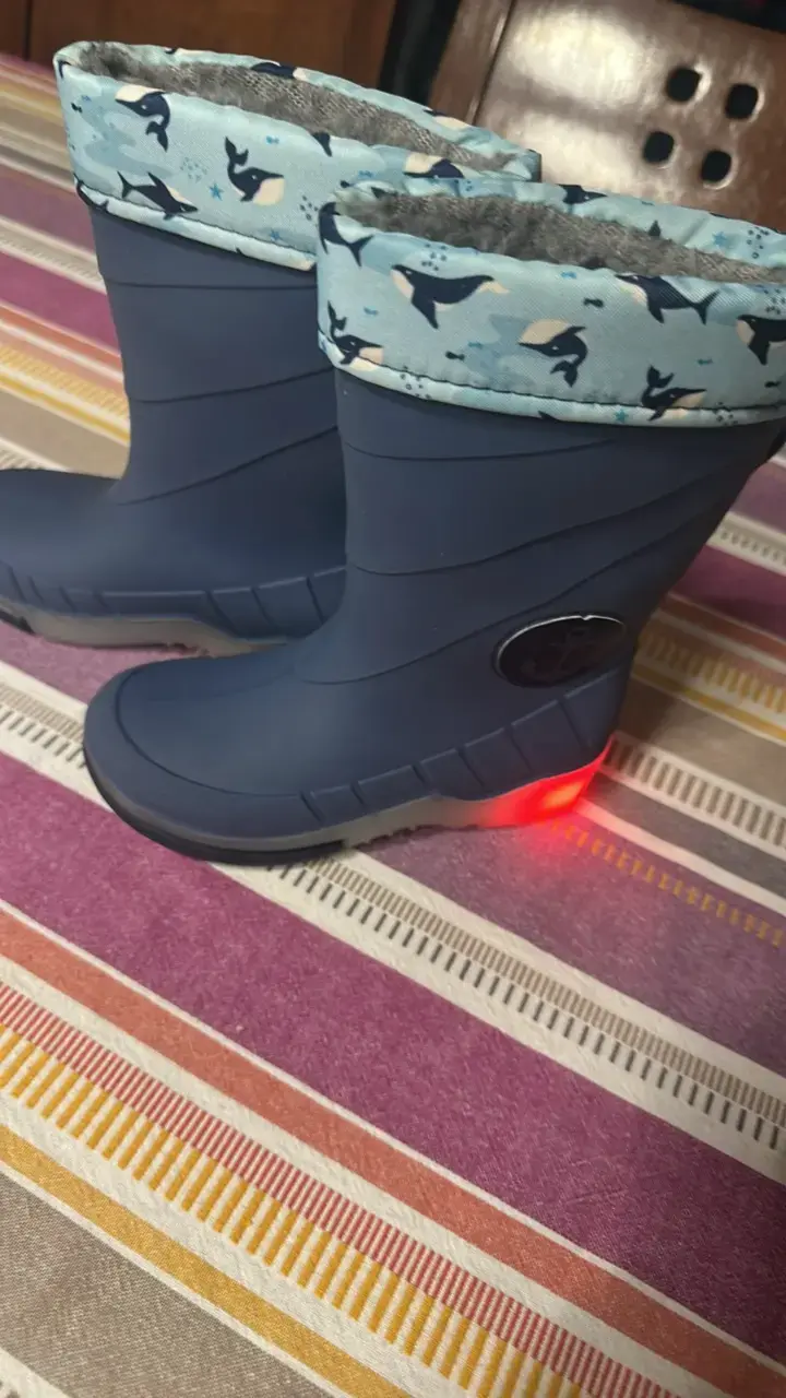 Botas de lluvia para niños con luces LED - 3