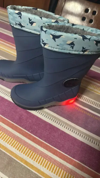 Botas de lluvia para niños con luces LED - miniatura 3