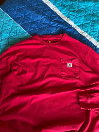 Polera manga larga roja Carhartt con bolsillo - miniatura 2