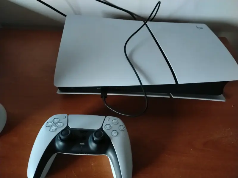Consola PlayStation 5 con control DualSense - 1