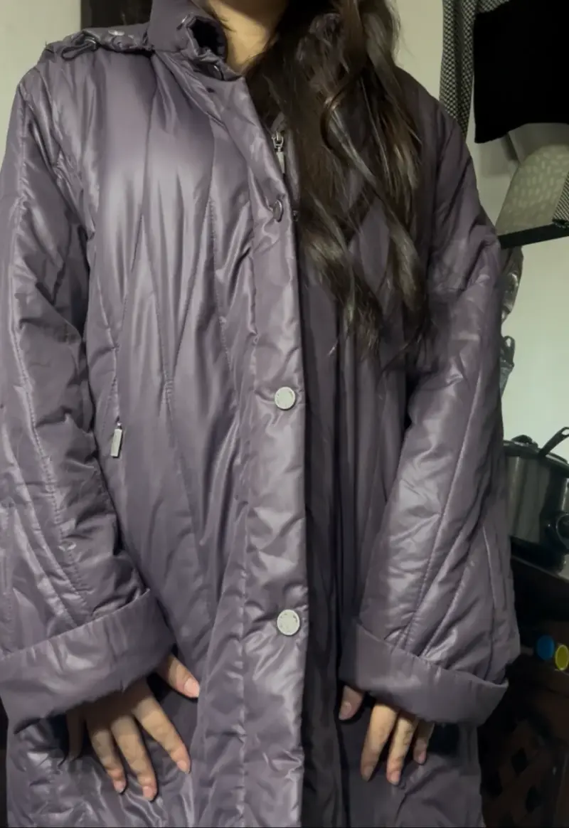 Abrigo acolchado largo morado para mujer