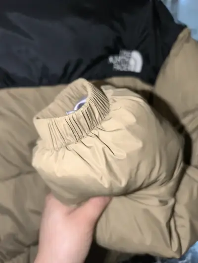 Chaqueta acolchada The North Face beige y negra - miniatura 2