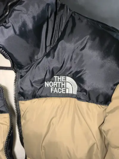 Chaqueta acolchada The North Face beige y negra - miniatura 3