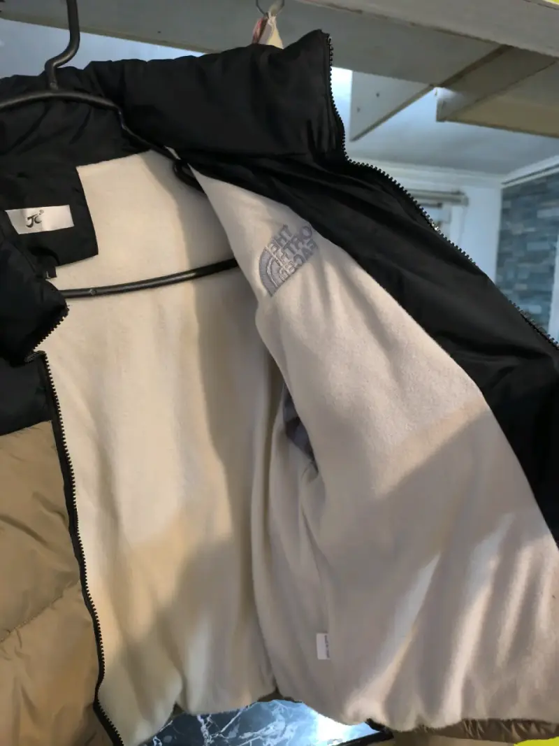 Chaqueta acolchada The North Face beige y negra - 4