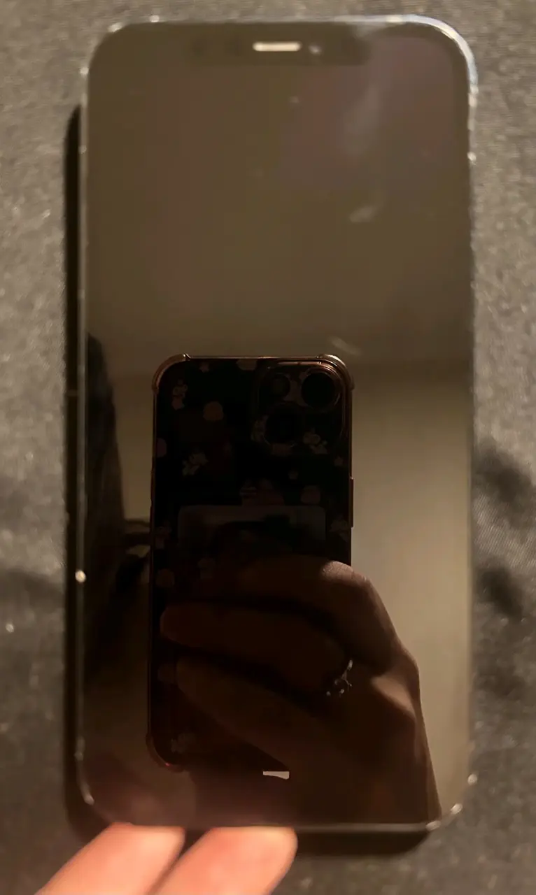 iPhone 12 en buen estado color negro - 2