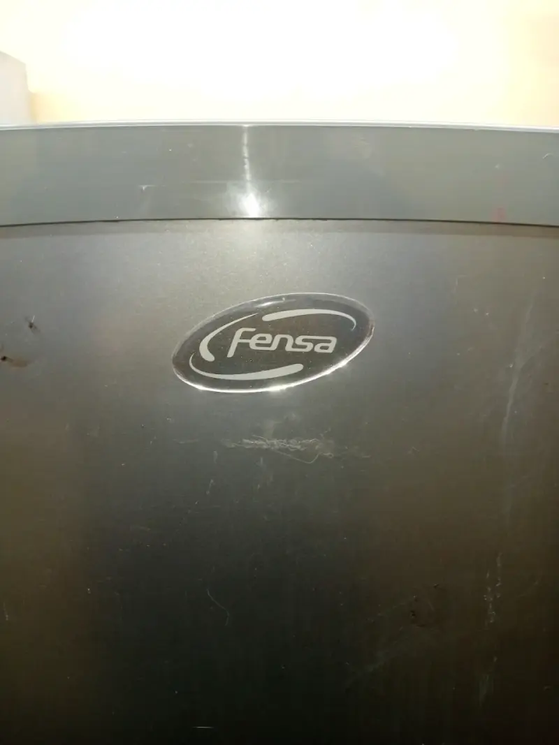 Refrigerador de dos puertas con congelador superior - 3